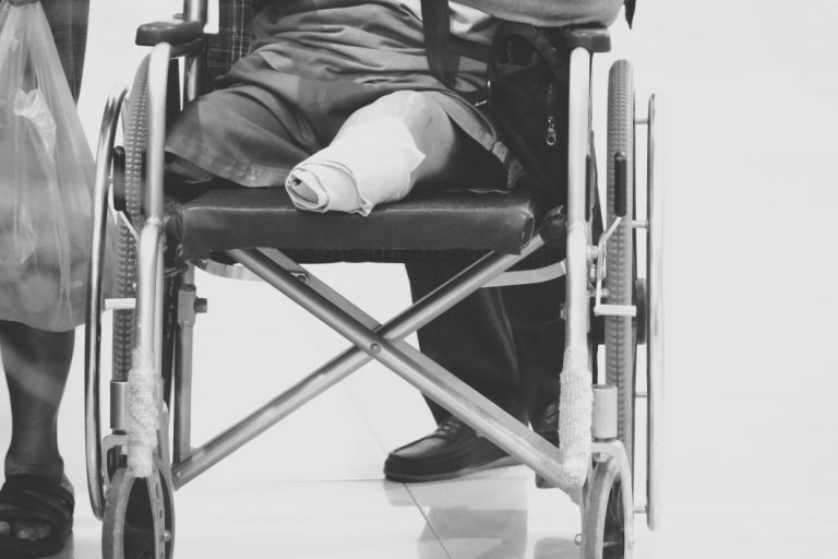 b-w-blurred-amputated-leg-old-man-cause-by-diabetic-on-wheelchair_t20_B881aK-768x512