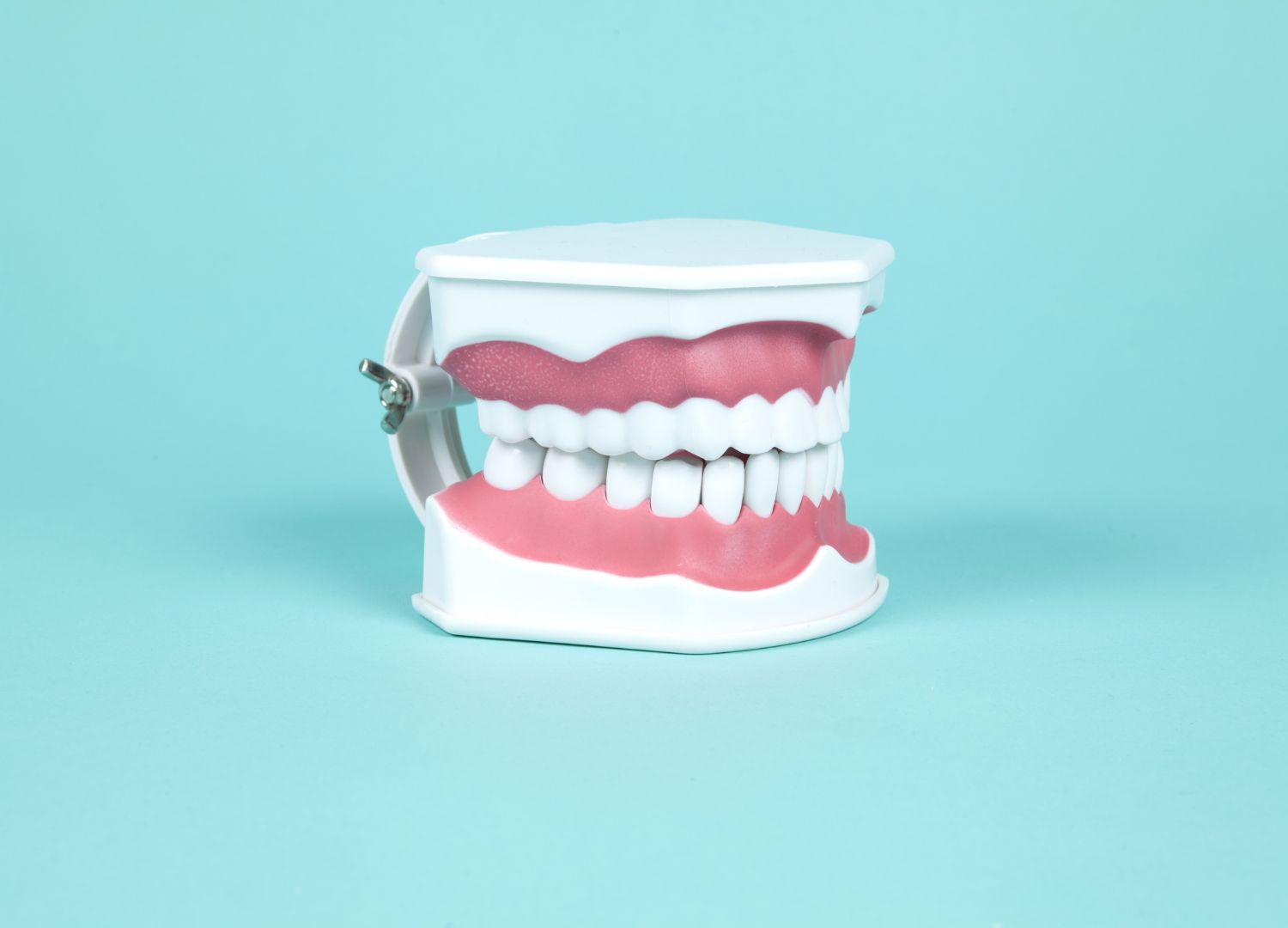 Dental Implants Or Dentures- 5 Things to consider before you choose