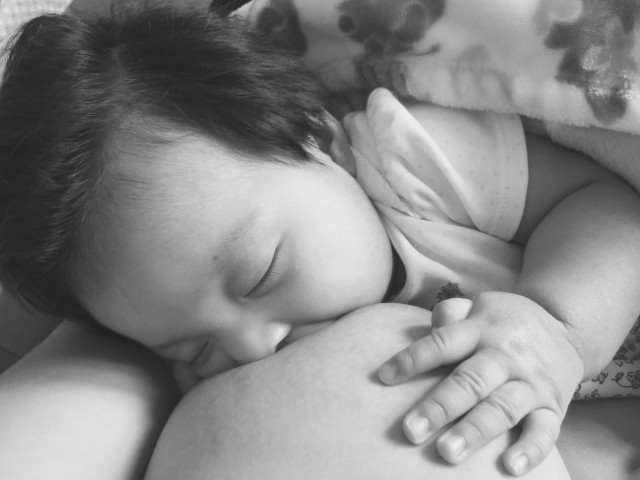 Mum Transfers “Good Bacteria” to Babies through Breast Milk