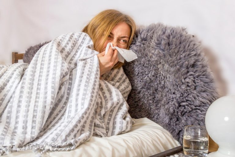 ill-sick-woman-blowing-her-nose-coughing-concept-diseases-of-flu-virus-colds-seasonal-allergies_t20_0X8JKw-768x512