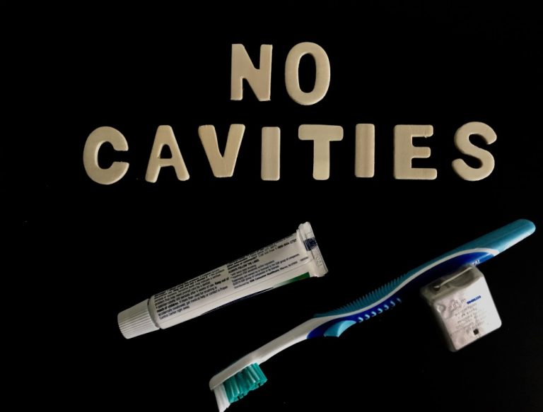 no-cavities-dental-hygiene-check-up-dentist-toothbrush-toothpaste-dental-floss_t20_AVWnXy-768x583