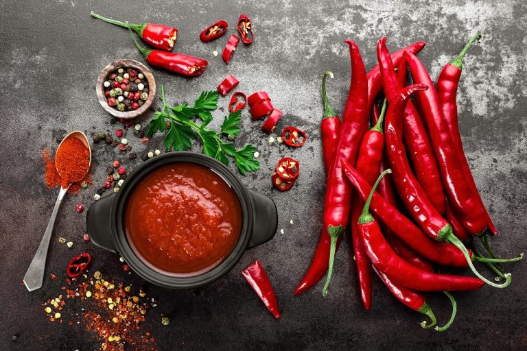 spicy-chili-sauce-ketchup-PBMQWSD-768x512-1
