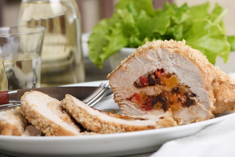turkey-breast-stuffed-with-dried-prunes-dried-apricots-and-cherries-in-breadcrumbs-and-parmesan_t20_Zx7W3j-768x512
